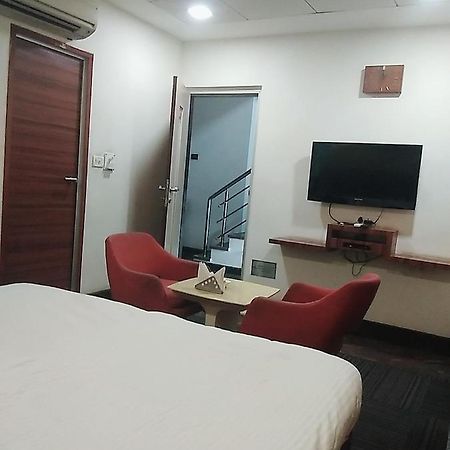 Hotel Manoranjan Inn Lucknow Bagian luar foto