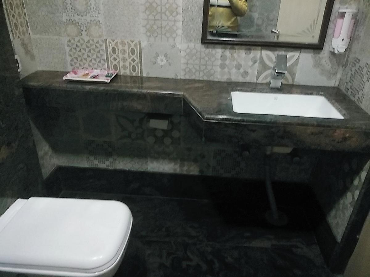 Hotel Manoranjan Inn Lucknow Bagian luar foto