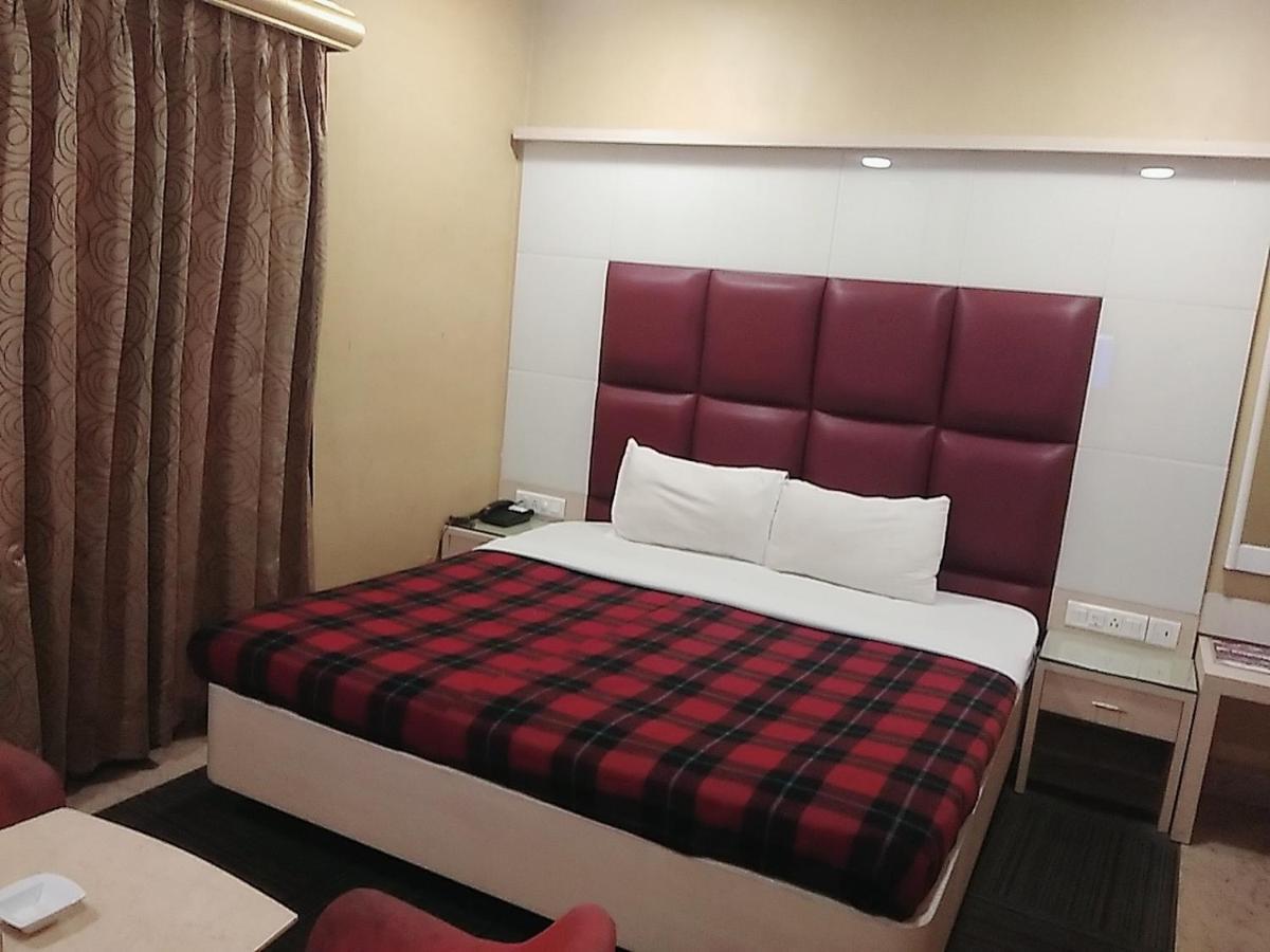 Hotel Manoranjan Inn Lucknow Bagian luar foto